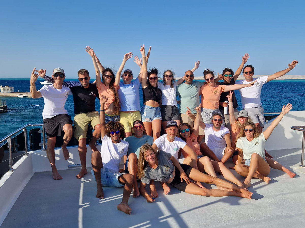 Kite_safari_fun_group group photo on a kitesurfing safari boat